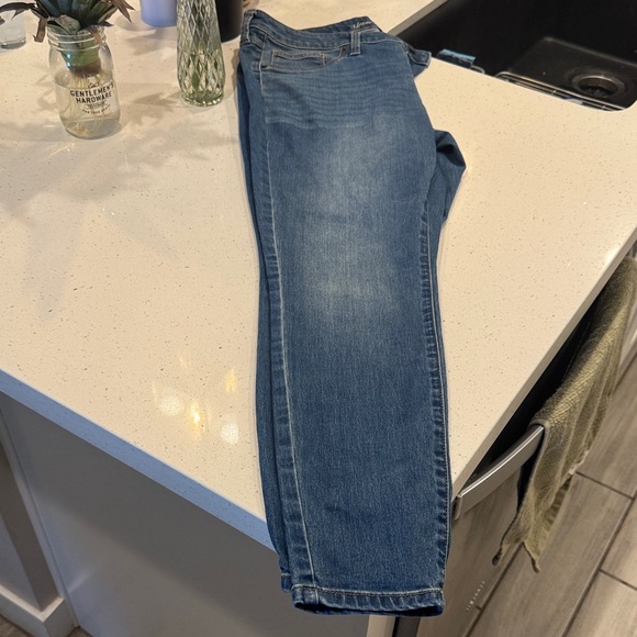 Universal Thread Women's Blue Jeans - Picture 1 of 5
